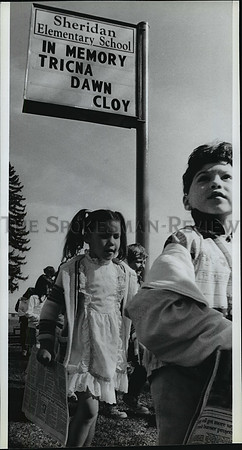 1989 Press Photo Students at Sheridan Elementary file past the new Reader Board