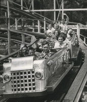 1980 Press Photo Attendees Riding a Roller Coaster at Natatorium Park - Tilakums