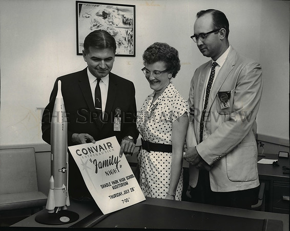 1960 Press Photo Convair Astronautics W.F. Chana, Mrs R W Schiewe, J.N. Mattson