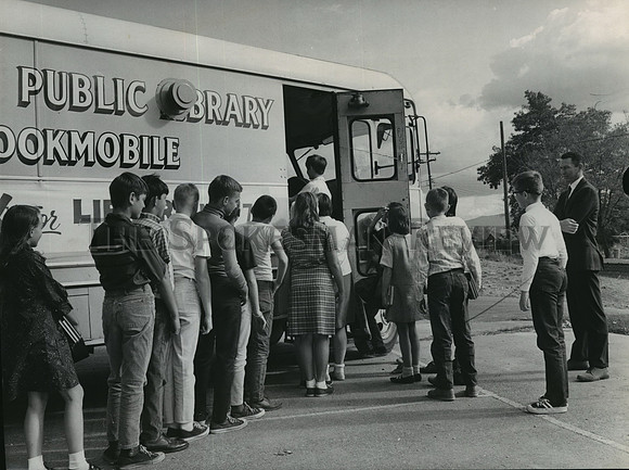 1967 Press Photo Spokane Public Library Bookmobile