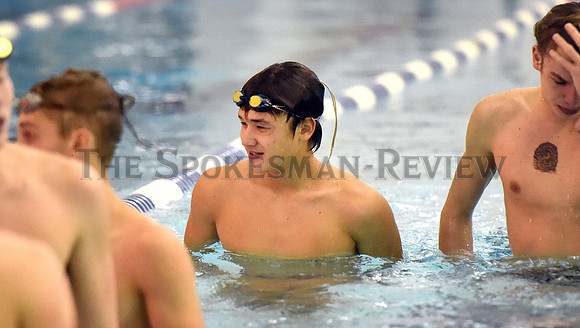 DANIEL ROY TAKES A BREATHER BETWEEN LAPS PRACTICE