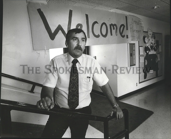 1986 Press Photo Dave Dudinsky, Plummer High School principal