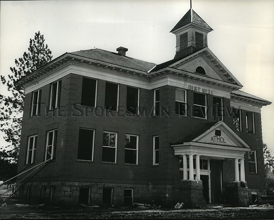 1972 Press Photo The Red Brick building of  Athol, Idaho schoolhouse