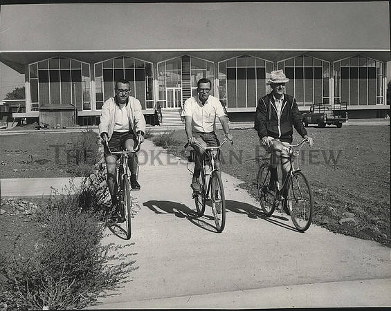 1967 Press Photo Spokane Community College teachers ride bicycles to school