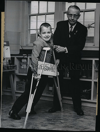 1964 Press Photo FL Graybill with Lonnie Olson at the Spokane Cerebral School