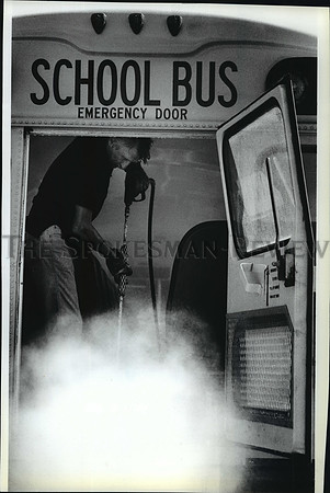 1988 Press Photo West Valley High School Bus Driver Dave Cleans Grime on Bus