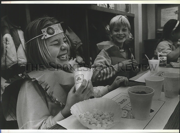 1990 Press Photo Thanksgiving Celebration at John Brown Elementary in Rathdrum