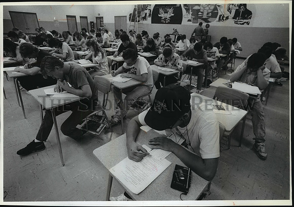1989 Press Photo Larry Moore's driver education class, East Valley District