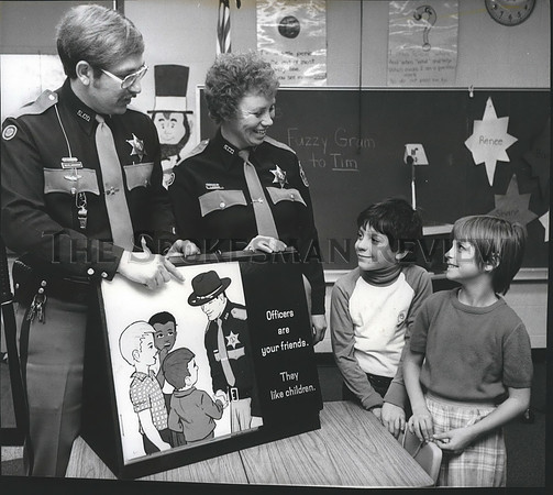 1976 Press Photo Officer Bill program promotes safety for children