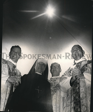 1967 Press Photo Sr M Ermelindis Bradley with priest-nephews outside St Aloysius