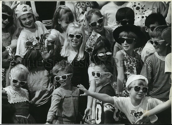 1990 Press Photo Moran Prairie 3rd graders perform rap song at dedication rites
