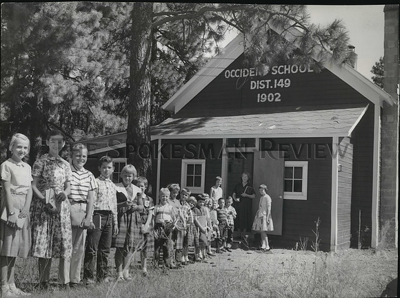 1980 Press Photo Spokane's last little red schoolhouse-Occident School students