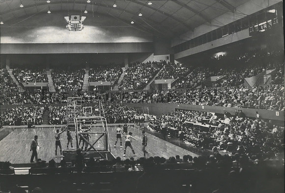 1967 Press Photo High school B tournament basketball from Coliseum behind basket