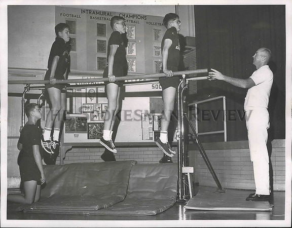 1965 Press Photo Instructor Gene Fiksdal and boy's physical education class