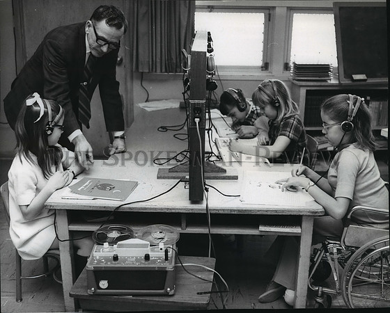 1971 Press Photo  Glen McLeod, teacher at Spokane Cerebral Palsy School