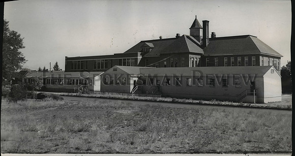 1950 Press Photo Portable building erected at Longfellow school, Spokane