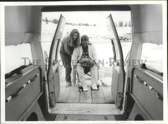1990 Press Photo STA Driver Anita Davis and SFCC Student Brian Hott