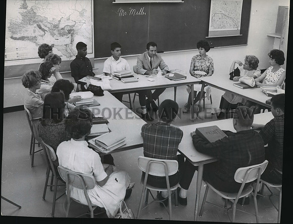 1963 Press Photo Ferris High School - World History teacher Ronald B Miller