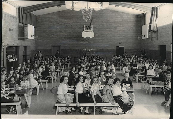 1954 Press Photo Spokane School Lunchroom at Lunchtime at Loma Vista