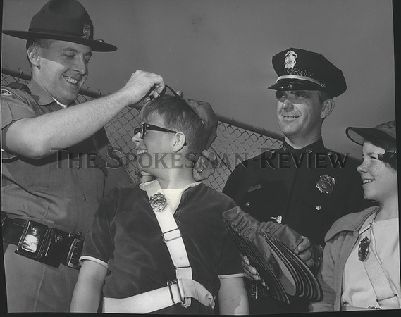 1967 Press Photo School patrolmen Sean Baldwin and Diane Sweetland honored