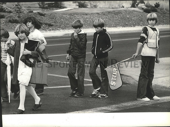 1979 Press Photo Adams School Safety Patrolman Kevin Schmidt lets children cross