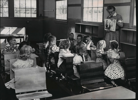 1956 Press Photo Mrs. Wilbur Telford & her class at Moran Prairie School