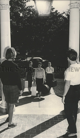 1961 Press Photo University of Idaho's female students arriving for school