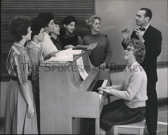 1962 Press Photo Gerald Hartley Teacher at Lewis and Clark High School
