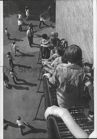 1976 Press Photo Emerson Elementary School-students during the fire drill