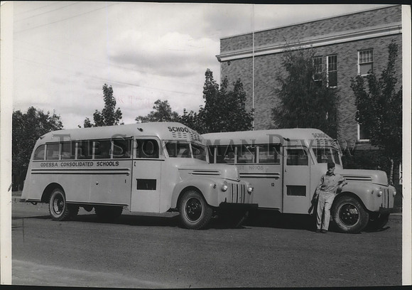 1944 Press Photo Odessa Consolidated School Buses in Odessa, Washington