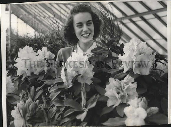 1940 Press Photo Bonnie Farrar, pictured among the rhododendron blooms in Manito