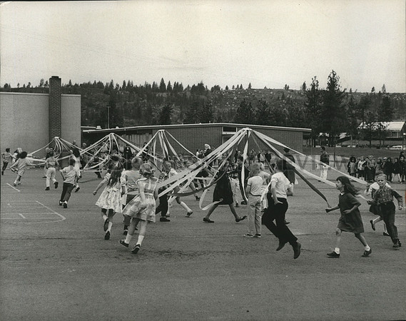 1967 Press Photo May Pole dance at Linward School