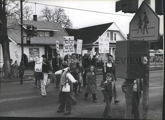 1979 Press Photo Demonstrations for the School children' s safety
