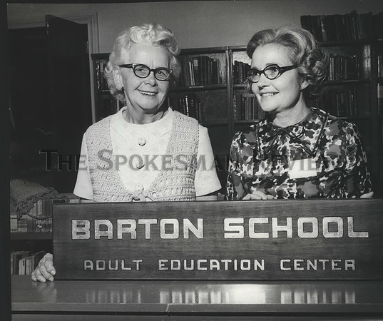 1972 Press Photo  Mrs. Morse poses with Amsel Barton, founder of Adult Education