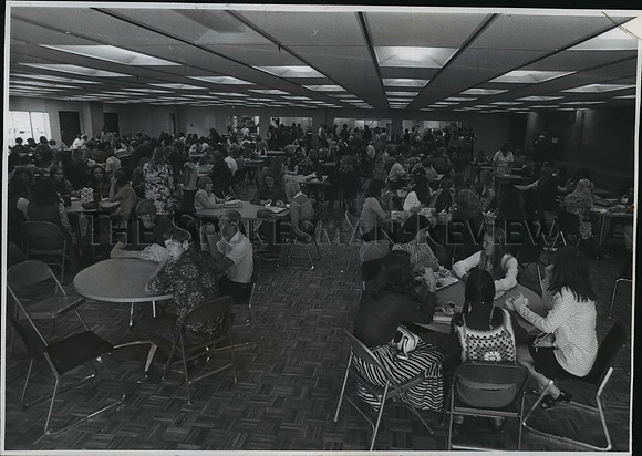 1972 Press Photo Mead High School Cafeteria
