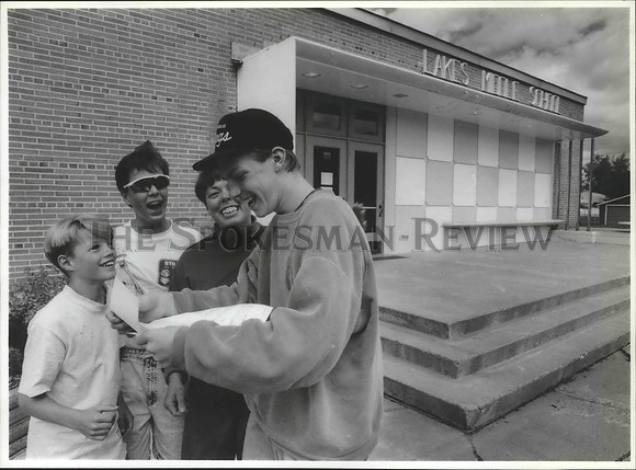 1991 Press Photo Dallas Johnson with his friends outside Lake Middle School