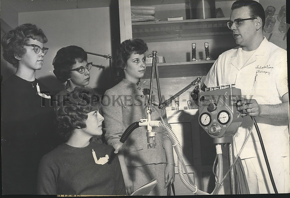 1963 Press Photo Inland Empire High School students toured Deaconess Hospital