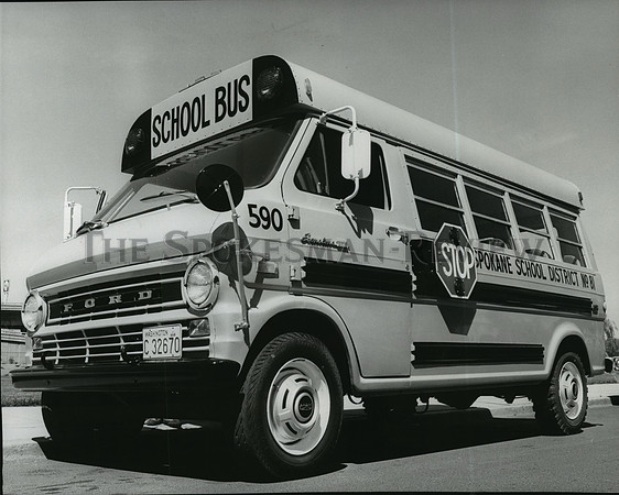 1973 Press Photo 16 passenger minibus, Spokane School district