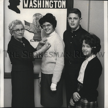 1964 Press Photo Mrs. Blundell; Leslie Logan, Daughters of American Revoultion