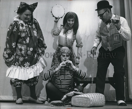 1968 Press Photo Ferris High School - Scene from play production