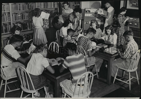 1948 Press Photo Spokane Schoolchildren Reading Library Books