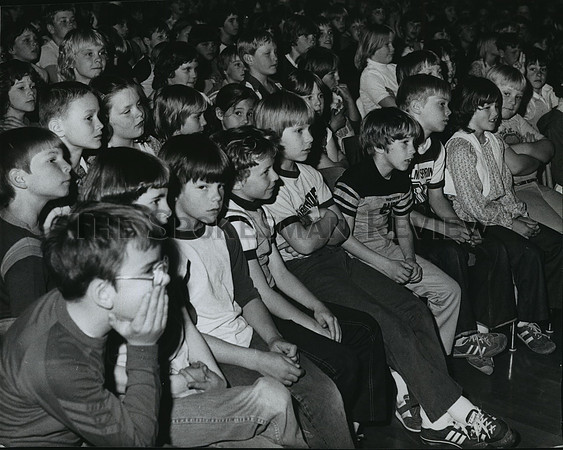1980 Press Photo Children assembled, Adams Elementary School