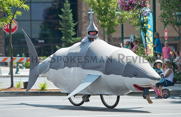 ROSS WELBURN RIDES HIS SHARK CYCLE AT KINETIC FEST