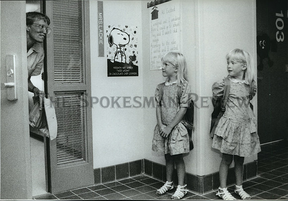 1990 Press Photo Moran Prairie School teacher Mrs. Kathy Lackie & students