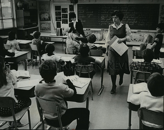 1980 Press Photo Reda Andrews, elementary school aide, Balboa Elementary School