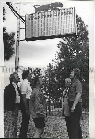 1975 Press Photo Mead School new board from the efforts of Mead Community Groups