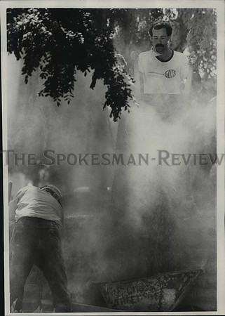 1980 Press Photo Jim Kane & Gale Davis clear ash at Pastoral Northhill Church