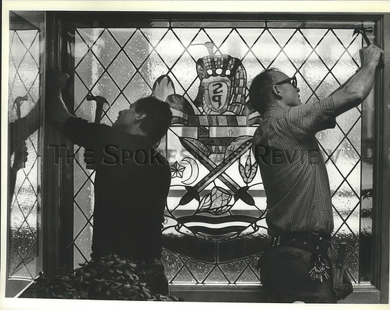 1988 Press Photo Shadle Park High School seniors donated stained glass windows