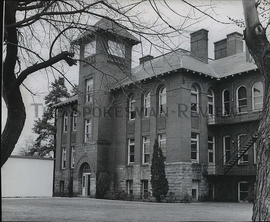 1967 Press Photo Exterior view of Edison Elementary School