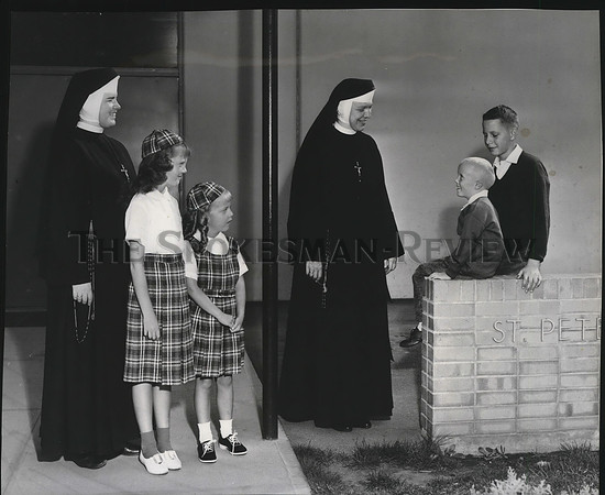 1961 Press Photo Sister Lorine &  Sister Andre Wear New Uniforms at St. Peter's
